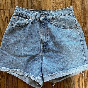 Vintage Levi's Denim Shorts - size 25 (fits size small / also size 26)